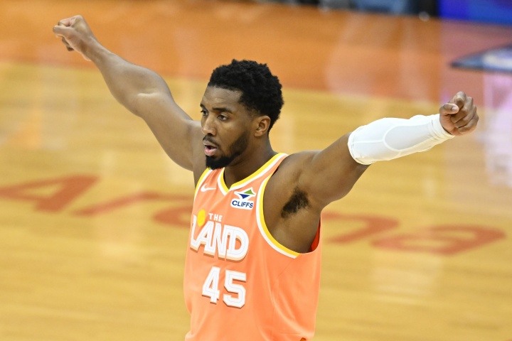 开云体育官网-你是真滴强！米切尔凭一己之力带队取胜 全场怒轰45分4板4助